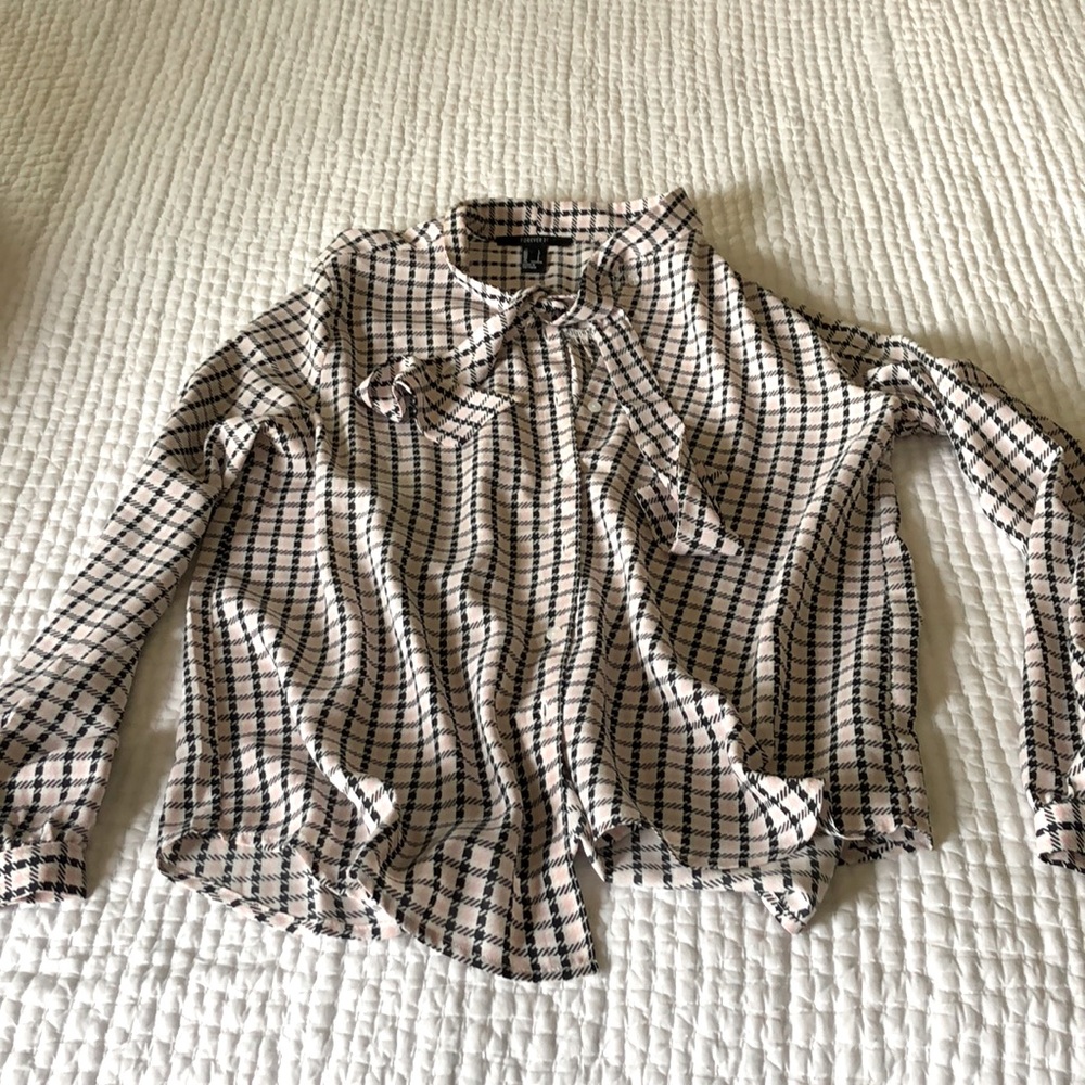 Forever 21 Houndstooth Blouse. Size large. Pink, black, and white.